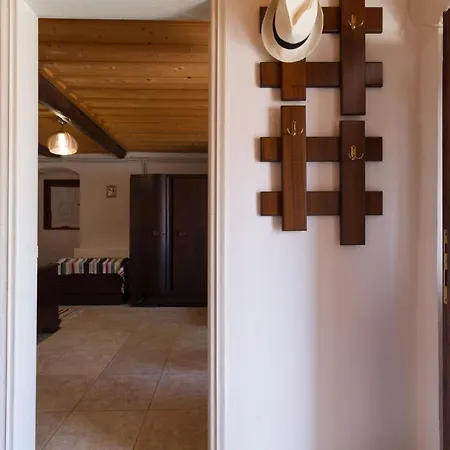 The Old House - Wood & Stone Tatil Evi